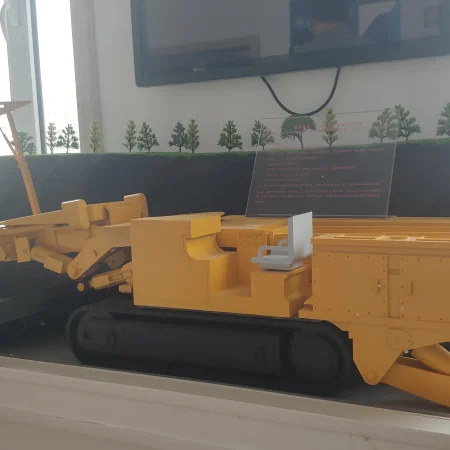 Full Dynamic Roadheader Model, Remote Control Walking Roadheader Replica with Voice Prompt, Engineering Machinery Display Model
